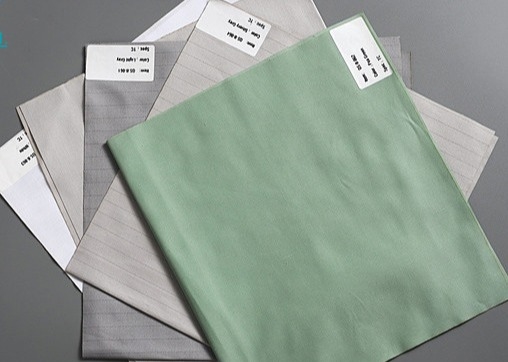 2.5 Mm Grid Conductive Anti Static Hooded Suit For Semiconductor Field